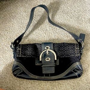 Used Coach bag, some wear on the buckle. 90s-00s style